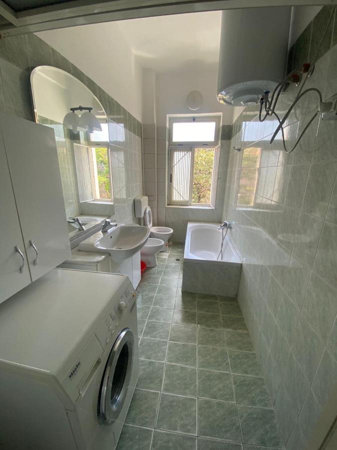 Vollga Promenade Lovely 2 Bedroom Apartment Durres Exterior photo
